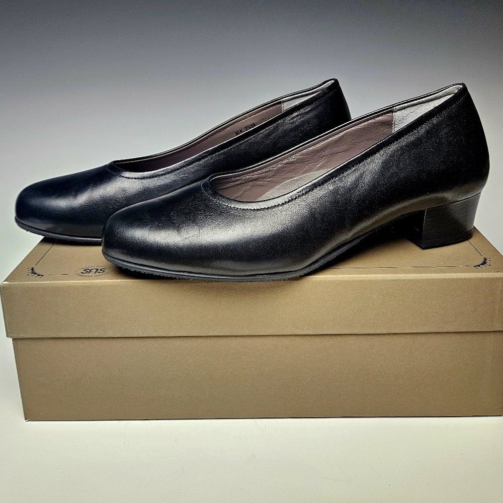 SAS NIB Black Italian Leather Regina Pumps Size 7 1/2 M, Handcrafted in Tuscany